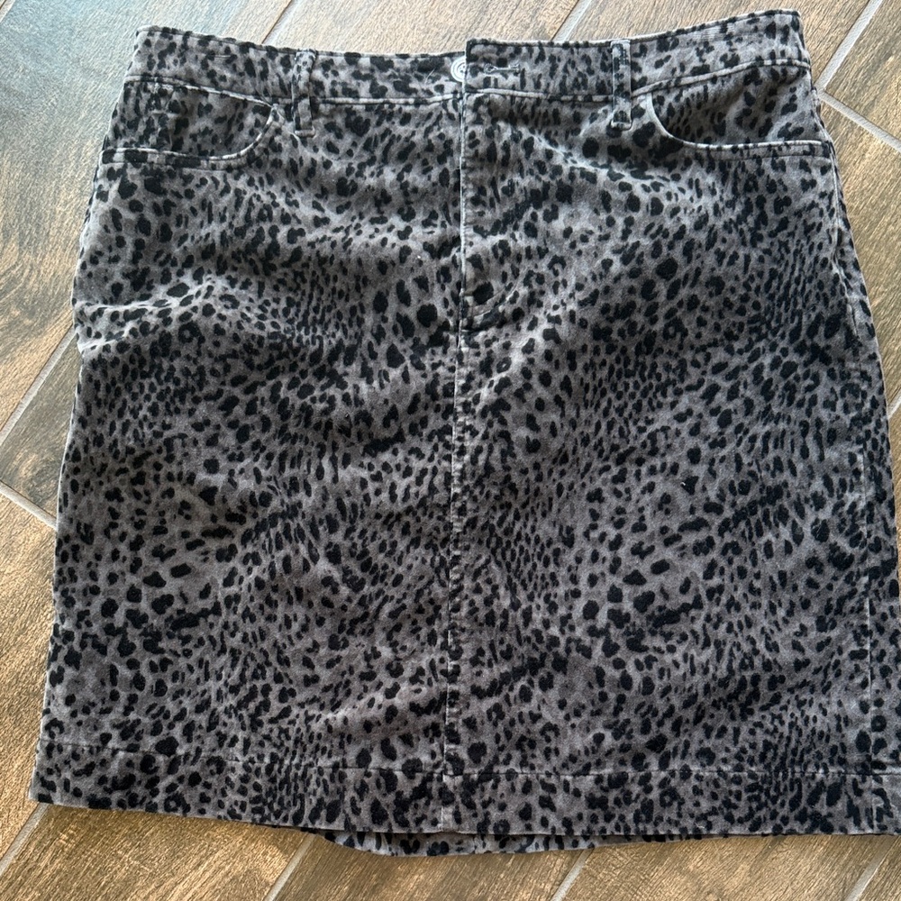 Talbots Gray and Black Leopard Print Mini Skirt